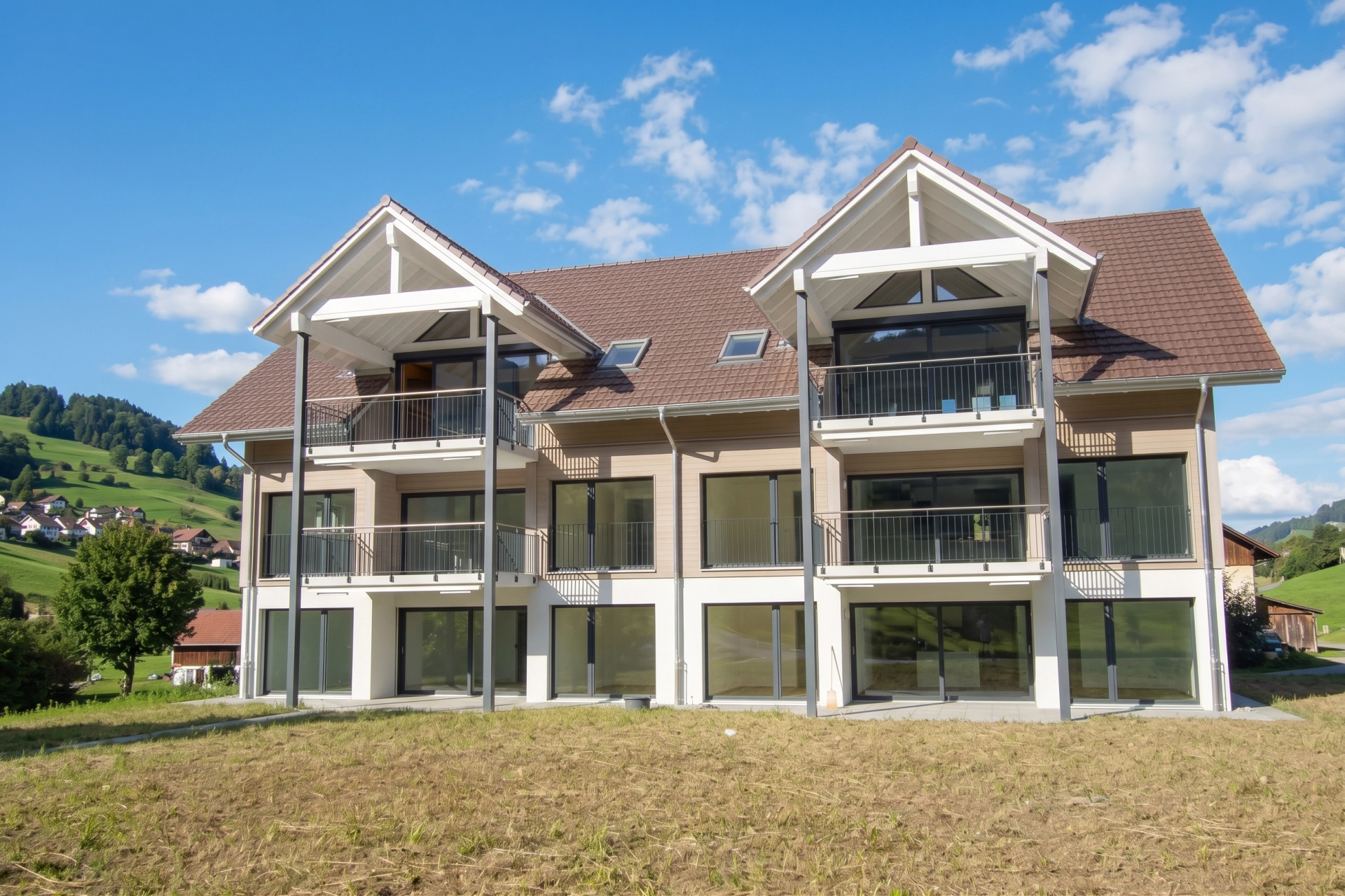 Moderner Neubau mit grosszügigen Balkonen