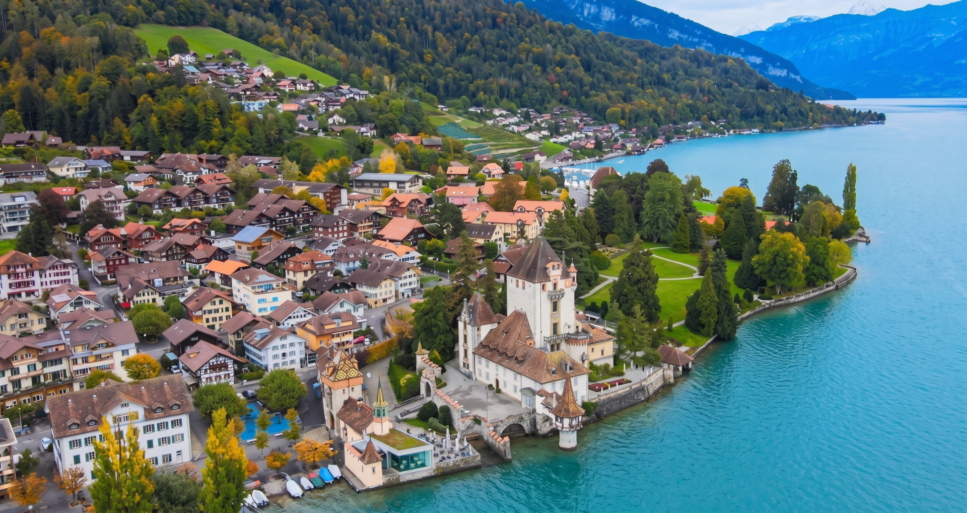 Luftaufnahme von Oberhofen am Thunersee mit dem Standort von PHILIPO Immobilien