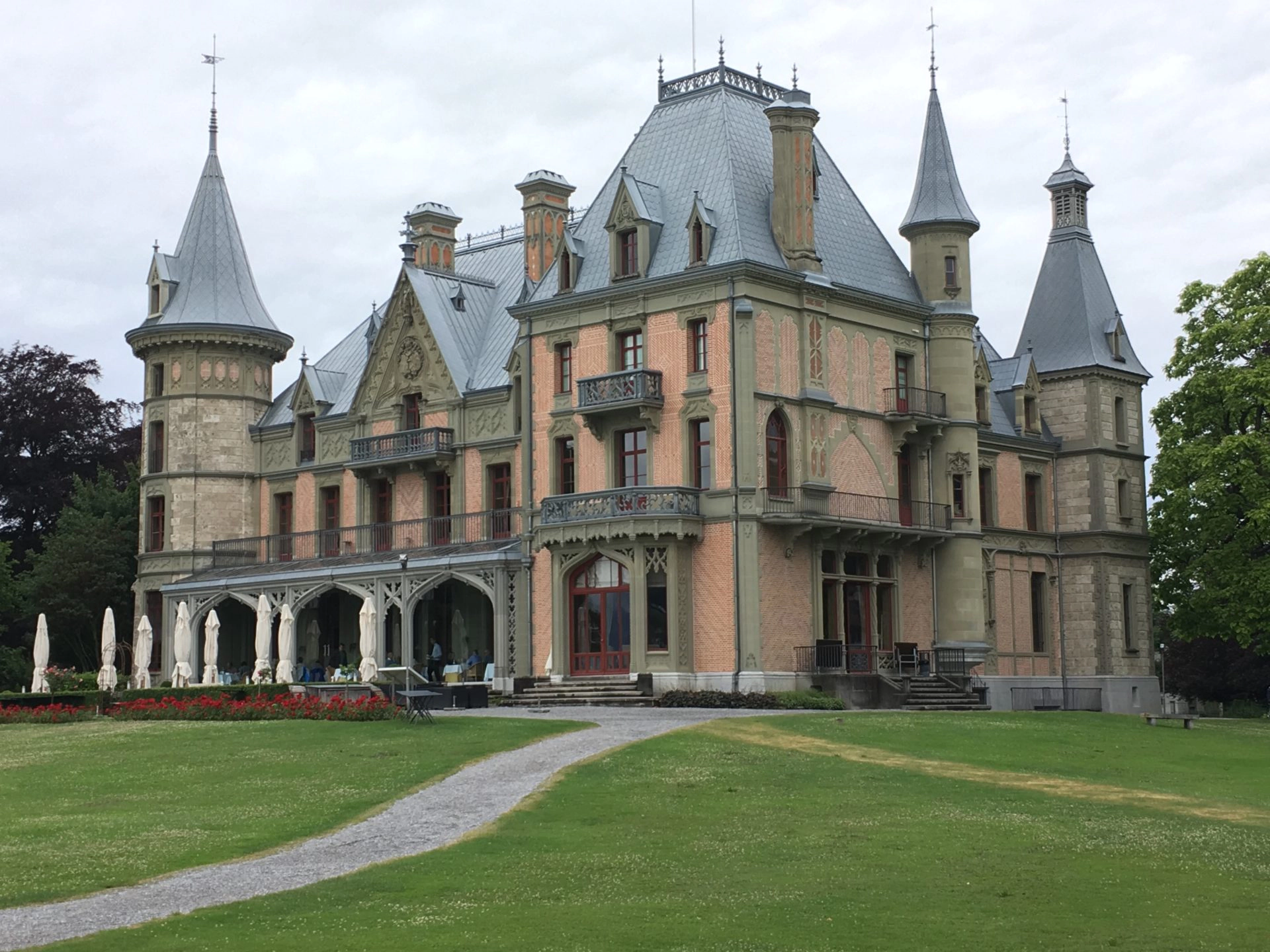 Schloss Schadau in Thun mit Schlosspark